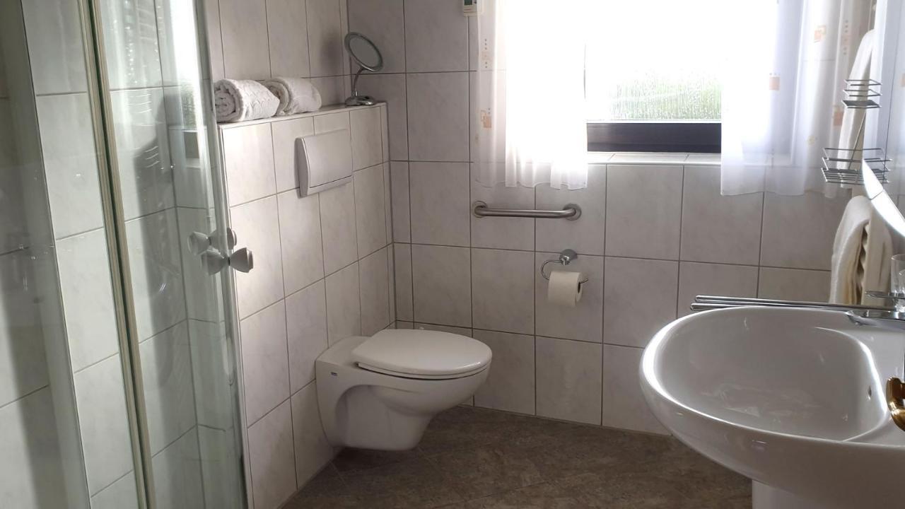 Ferienwohnung Mit Terrasse, Kostenloses Wlan, Parkplatz Bad Oeynhausen Ngoại thất bức ảnh